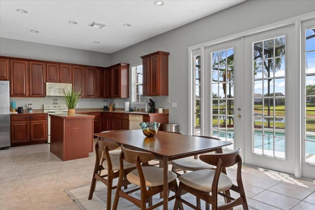 Long Stays! Lakefront - Gated Pool Home Orlando Luaran gambar