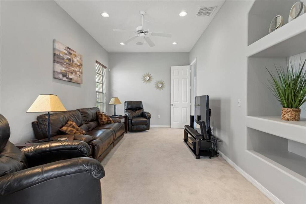 Long Stays! Lakefront - Gated Pool Home Orlando Luaran gambar